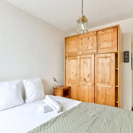 1br Flat View On Eiffel Tower And Sacre-coeur Διαμέρισμα *